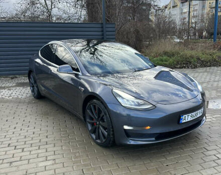 Серый Тесла Модель 3, объемом двигателя 0 л и пробегом 50 тыс. км за 20400 $, фото 7 на Automoto.ua