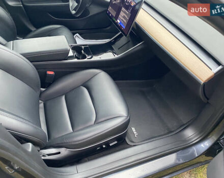 Серый Тесла Модель 3, объемом двигателя 0 л и пробегом 123 тыс. км за 21500 $, фото 5 на Automoto.ua