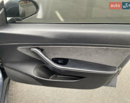 Серый Тесла Модель 3, объемом двигателя 0 л и пробегом 106 тыс. км за 17999 $, фото 29 на Automoto.ua