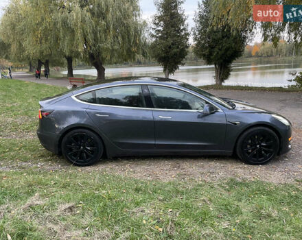 Тесла Модель 3 2020 у Рівному на Automoto.ua Сірий Тесла Модель 3, об'ємом двигуна 0 л та пробігом 176 тис. км за 14000 $, фото 1 на Automoto.ua