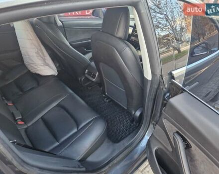 Серый Тесла Модель 3, объемом двигателя 0 л и пробегом 93 тыс. км за 19500 $, фото 6 на Automoto.ua