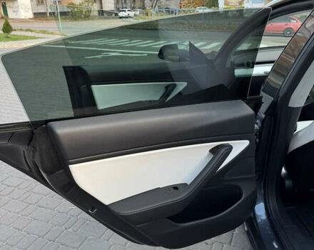 Сірий Тесла Модель 3, об'ємом двигуна 0 л та пробігом 111 тис. км за 16850 $, фото 21 на Automoto.ua