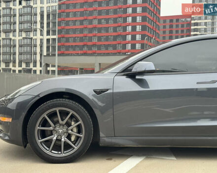 Серый Тесла Модель 3, объемом двигателя 0 л и пробегом 198 тыс. км за 15300 $, фото 5 на Automoto.ua