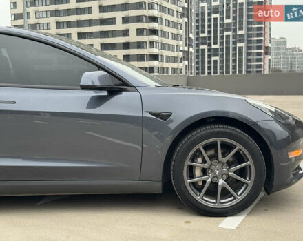 Серый Тесла Модель 3, объемом двигателя 0 л и пробегом 198 тыс. км за 15300 $, фото 13 на Automoto.ua