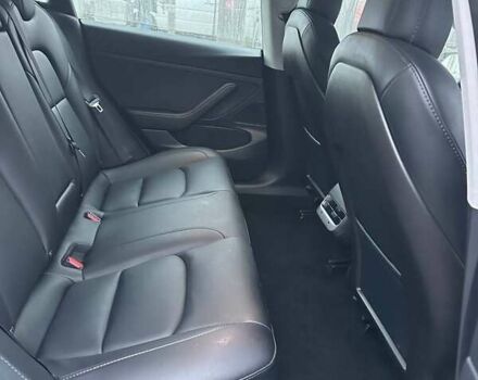 Серый Тесла Модель 3, объемом двигателя 0 л и пробегом 49 тыс. км за 18900 $, фото 4 на Automoto.ua