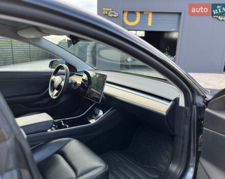 Тесла Модель 3 2020 у Каменке-Бугской на Automoto.ua Сірий Тесла Модель 3, об'ємом двигуна 0 л та пробігом 84 тис. км за 21000 $, фото 12 на Automoto.ua