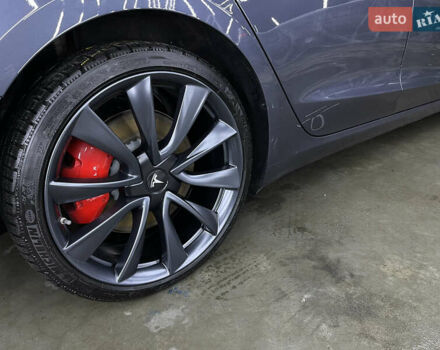 Серый Тесла Модель 3, объемом двигателя 0 л и пробегом 62 тыс. км за 26000 $, фото 10 на Automoto.ua