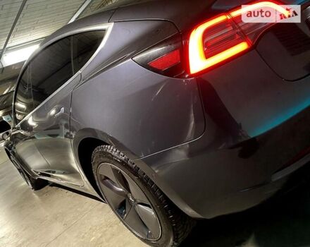 Серый Тесла Модель 3, объемом двигателя 0 л и пробегом 118 тыс. км за 19950 $, фото 3 на Automoto.ua