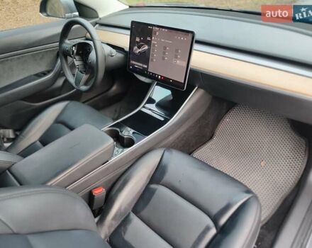 Серый Тесла Модель 3, объемом двигателя 0 л и пробегом 103 тыс. км за 13499 $, фото 14 на Automoto.ua