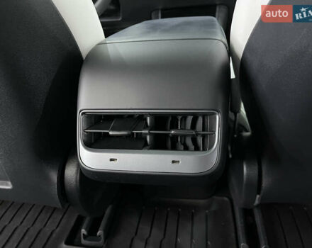 Серый Тесла Модель 3, объемом двигателя 0 л и пробегом 62 тыс. км за 26000 $, фото 30 на Automoto.ua