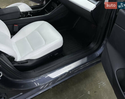 Серый Тесла Модель 3, объемом двигателя 0 л и пробегом 62 тыс. км за 26000 $, фото 27 на Automoto.ua