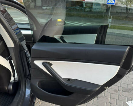 Сірий Тесла Модель 3, об'ємом двигуна 0 л та пробігом 111 тис. км за 16850 $, фото 23 на Automoto.ua