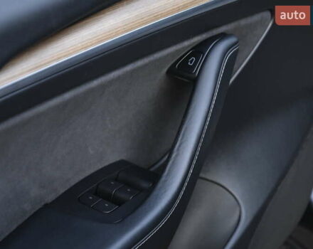 Серый Тесла Модель 3, объемом двигателя 0 л и пробегом 84 тыс. км за 22500 $, фото 21 на Automoto.ua