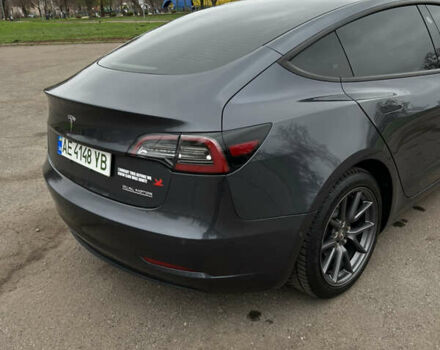 Серый Тесла Модель 3, объемом двигателя 0 л и пробегом 90 тыс. км за 20500 $, фото 7 на Automoto.ua