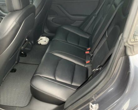 Серый Тесла Модель 3, объемом двигателя 0 л и пробегом 81 тыс. км за 24500 $, фото 5 на Automoto.ua