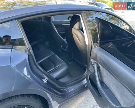 Серый Тесла Модель 3, объемом двигателя 0 л и пробегом 105 тыс. км за 19500 $, фото 11 на Automoto.ua