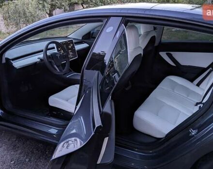 Серый Тесла Модель 3, объемом двигателя 0 л и пробегом 23 тыс. км за 19500 $, фото 7 на Automoto.ua