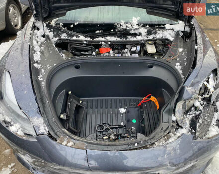 Серый Тесла Модель 3, объемом двигателя 0 л и пробегом 52 тыс. км за 10500 $, фото 6 на Automoto.ua