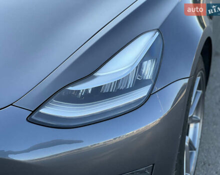 Серый Тесла Модель 3, объемом двигателя 0 л и пробегом 51 тыс. км за 20800 $, фото 6 на Automoto.ua