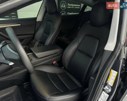 Серый Тесла Модель 3, объемом двигателя 0 л и пробегом 59 тыс. км за 23500 $, фото 26 на Automoto.ua