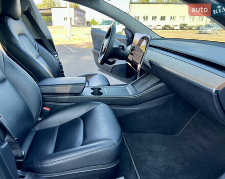 Серый Тесла Модель 3, объемом двигателя 0 л и пробегом 51 тыс. км за 20800 $, фото 31 на Automoto.ua