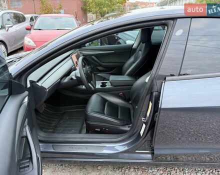 Серый Тесла Модель 3, объемом двигателя 0 л и пробегом 75 тыс. км за 20700 $, фото 15 на Automoto.ua