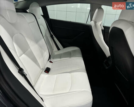 Серый Тесла Модель 3, объемом двигателя 0 л и пробегом 32 тыс. км за 25500 $, фото 11 на Automoto.ua