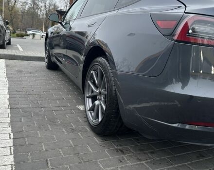 Серый Тесла Модель 3, объемом двигателя 0 л и пробегом 132 тыс. км за 20600 $, фото 4 на Automoto.ua