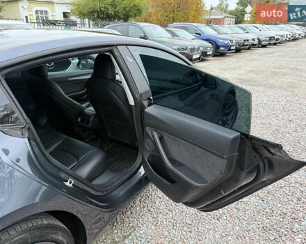 Серый Тесла Модель 3, объемом двигателя 0 л и пробегом 75 тыс. км за 20700 $, фото 28 на Automoto.ua