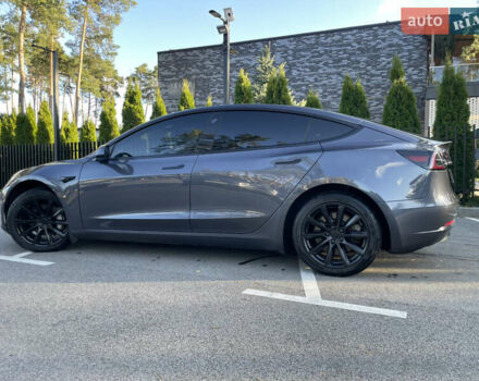 Серый Тесла Модель 3, объемом двигателя 0 л и пробегом 105 тыс. км за 19500 $, фото 2 на Automoto.ua