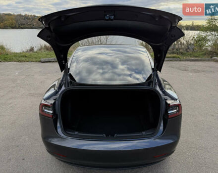 Тесла Модель 3 2021 у Бердичеве на Automoto.ua Сірий Тесла Модель 3, об'ємом двигуна 0 л та пробігом 82 тис. км за 23000 $, фото 3 на Automoto.ua