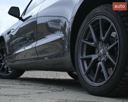 Серый Тесла Модель 3, объемом двигателя 0 л и пробегом 84 тыс. км за 22500 $, фото 12 на Automoto.ua