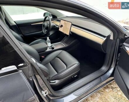 Серый Тесла Модель 3, объемом двигателя 0 л и пробегом 37 тыс. км за 17500 $, фото 12 на Automoto.ua