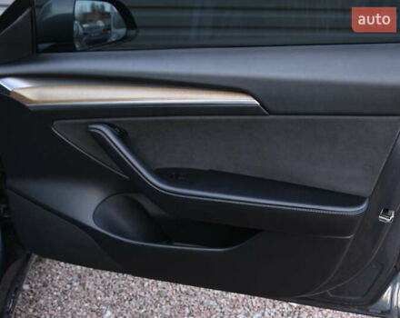 Серый Тесла Модель 3, объемом двигателя 0 л и пробегом 84 тыс. км за 22500 $, фото 33 на Automoto.ua