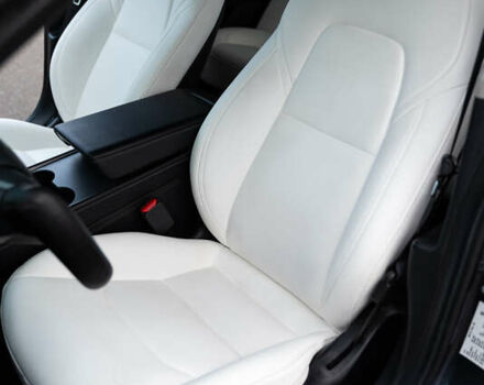 Серый Тесла Модель 3, объемом двигателя 0 л и пробегом 66 тыс. км за 21500 $, фото 18 на Automoto.ua