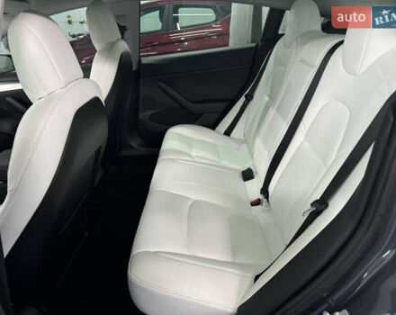 Серый Тесла Модель 3, объемом двигателя 0 л и пробегом 32 тыс. км за 25500 $, фото 13 на Automoto.ua