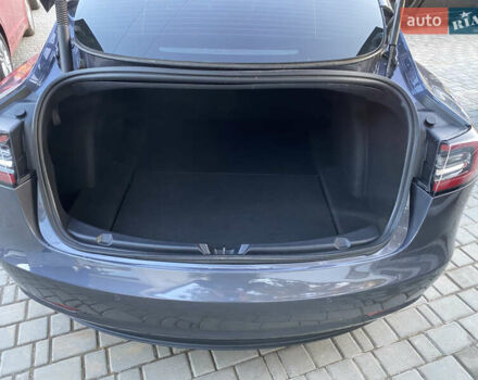 Серый Тесла Модель 3, объемом двигателя 0 л и пробегом 50 тыс. км за 26000 $, фото 4 на Automoto.ua