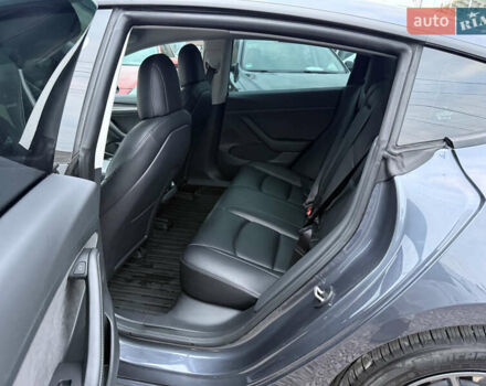 Серый Тесла Модель 3, объемом двигателя 0 л и пробегом 75 тыс. км за 20700 $, фото 26 на Automoto.ua