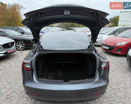 Серый Тесла Модель 3, объемом двигателя 0 л и пробегом 75 тыс. км за 20700 $, фото 33 на Automoto.ua