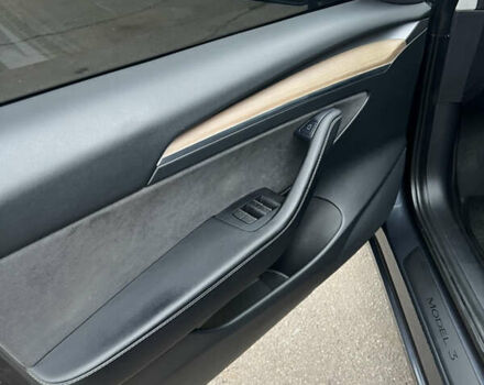 Серый Тесла Модель 3, объемом двигателя 0 л и пробегом 90 тыс. км за 20500 $, фото 13 на Automoto.ua