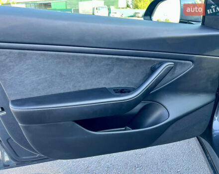 Серый Тесла Модель 3, объемом двигателя 0 л и пробегом 51 тыс. км за 20800 $, фото 24 на Automoto.ua