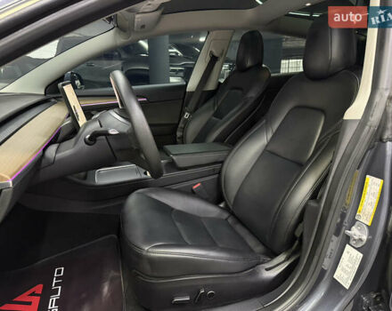 Серый Тесла Модель 3, объемом двигателя 0 л и пробегом 54 тыс. км за 24900 $, фото 18 на Automoto.ua