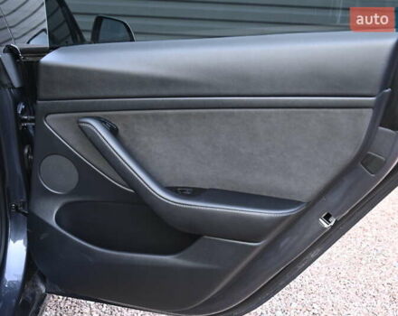 Серый Тесла Модель 3, объемом двигателя 0 л и пробегом 84 тыс. км за 22500 $, фото 28 на Automoto.ua