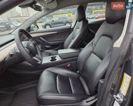 Серый Тесла Модель 3, объемом двигателя 0 л и пробегом 54 тыс. км за 21500 $, фото 9 на Automoto.ua