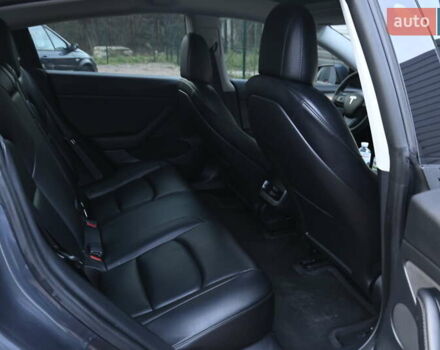 Серый Тесла Модель 3, объемом двигателя 0 л и пробегом 84 тыс. км за 22500 $, фото 29 на Automoto.ua