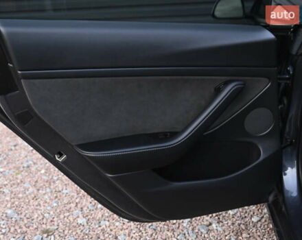 Серый Тесла Модель 3, объемом двигателя 0 л и пробегом 84 тыс. км за 22500 $, фото 26 на Automoto.ua