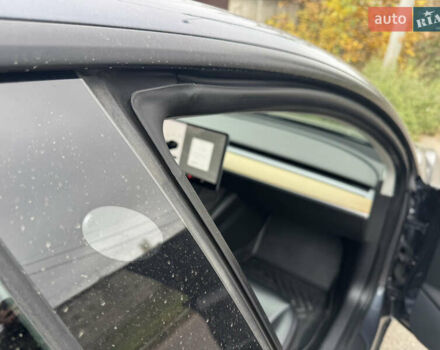 Сірий Тесла Модель 3, об'ємом двигуна 0 л та пробігом 203 тис. км за 17000 $, фото 7 на Automoto.ua