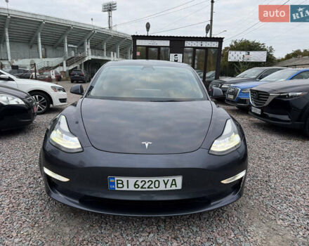 Серый Тесла Модель 3, объемом двигателя 0 л и пробегом 75 тыс. км за 20700 $, фото 1 на Automoto.ua