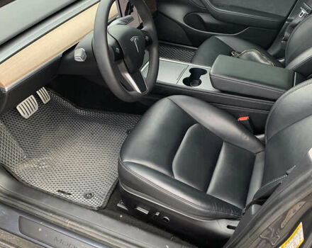 Серый Тесла Модель 3, объемом двигателя 0 л и пробегом 81 тыс. км за 24500 $, фото 3 на Automoto.ua