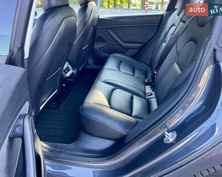 Серый Тесла Модель 3, объемом двигателя 0 л и пробегом 51 тыс. км за 20800 $, фото 25 на Automoto.ua